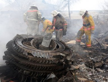 Εντοπίστηκε ένα από τα δύο μαύρα κουτιά του Boeing 747 που συνετρίβη στο Κιργιστάν (φωτό, βίντεο)